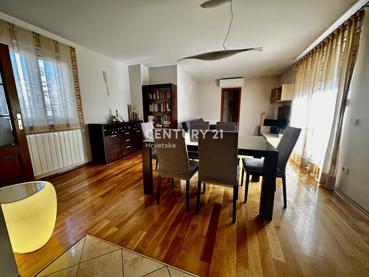 Poreč, appartamento completamente arredato e pronto per essere abitato a soli 400 metri dalla spiaggia