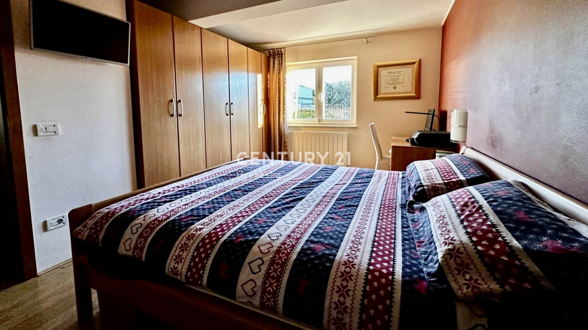 Poreč, appartamento completamente arredato e pronto per essere abitato a soli 400 metri dalla spiaggia