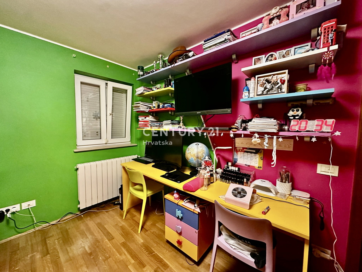 Poreč, appartamento completamente arredato e pronto per essere abitato a soli 400 metri dalla spiaggia