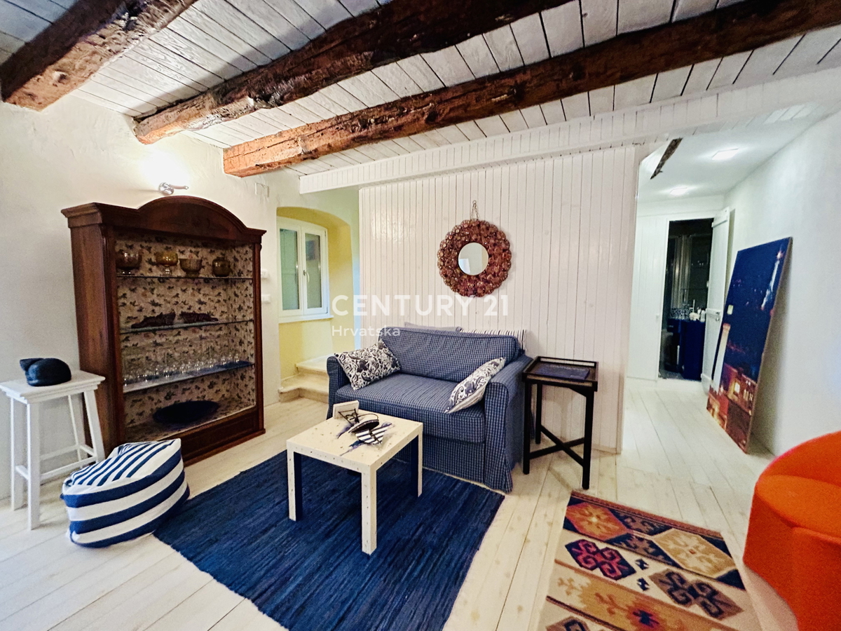 NOVIGRAD, DINTORNI, CASA IN PRIMA FILA SUL MARE