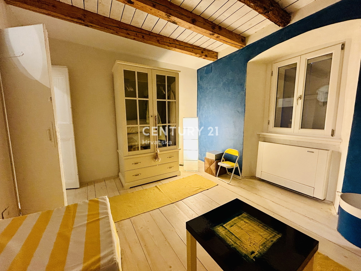 NOVIGRAD, DINTORNI, CASA IN PRIMA FILA SUL MARE