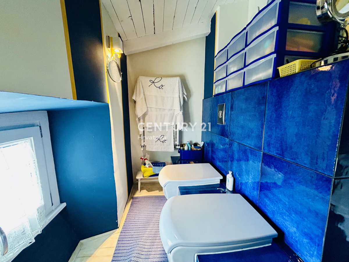 NOVIGRAD, DINTORNI, CASA IN PRIMA FILA SUL MARE