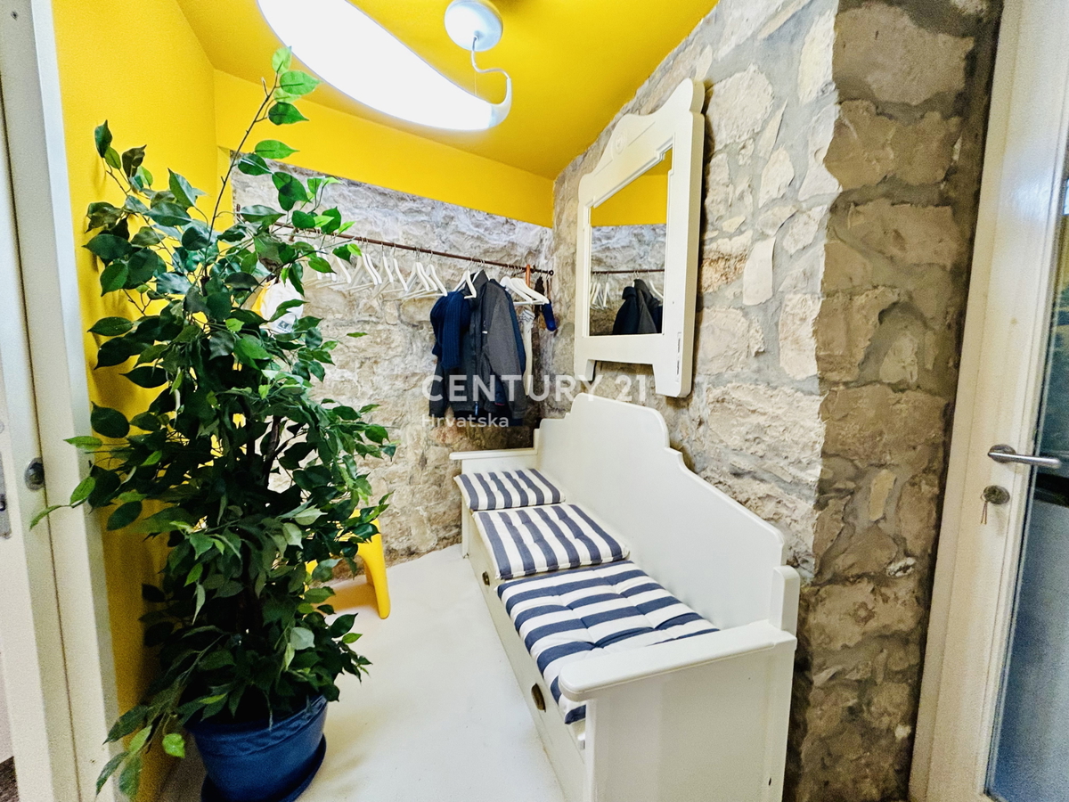 NOVIGRAD, DINTORNI, CASA IN PRIMA FILA SUL MARE