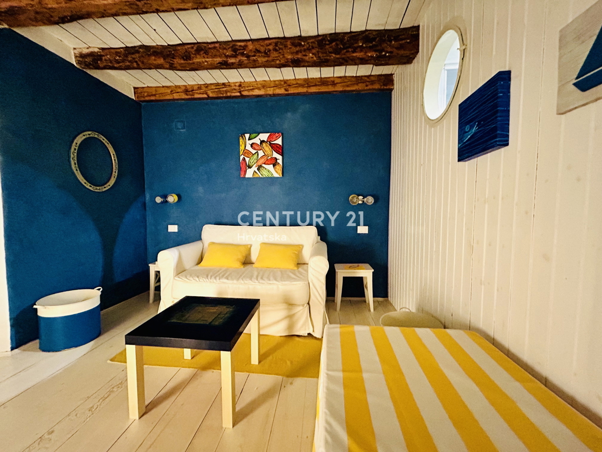 NOVIGRAD, DINTORNI, CASA IN PRIMA FILA SUL MARE