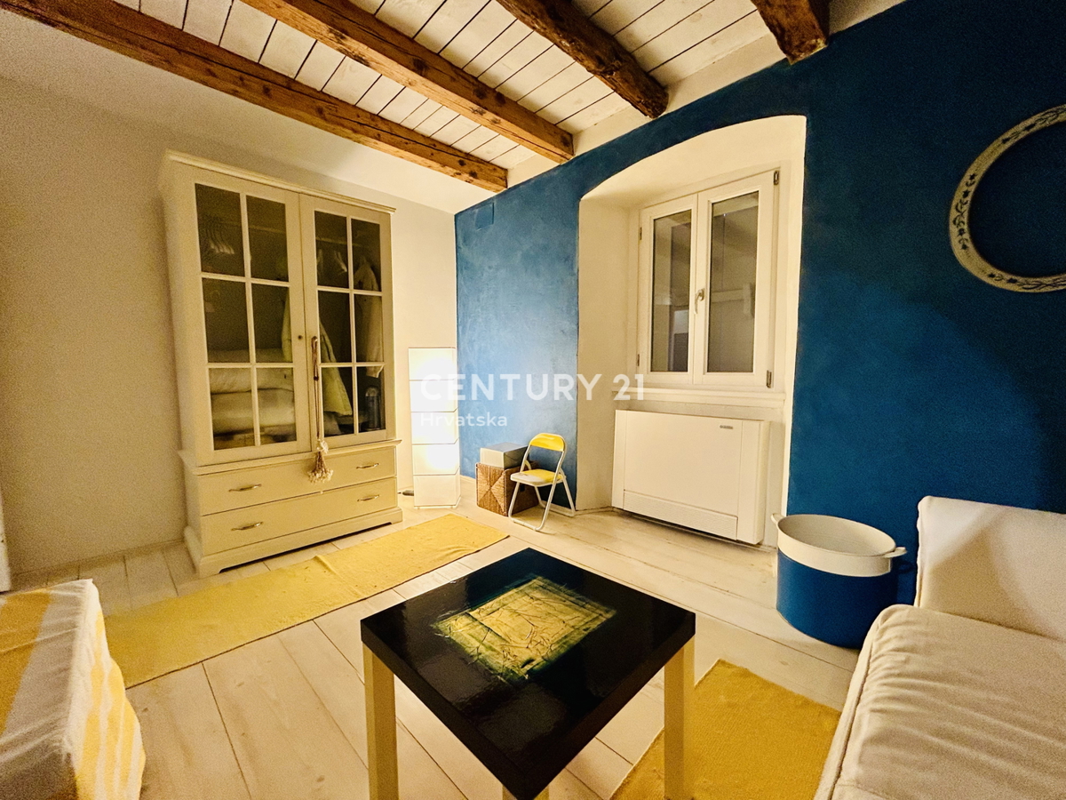 NOVIGRAD, DINTORNI, CASA IN PRIMA FILA SUL MARE