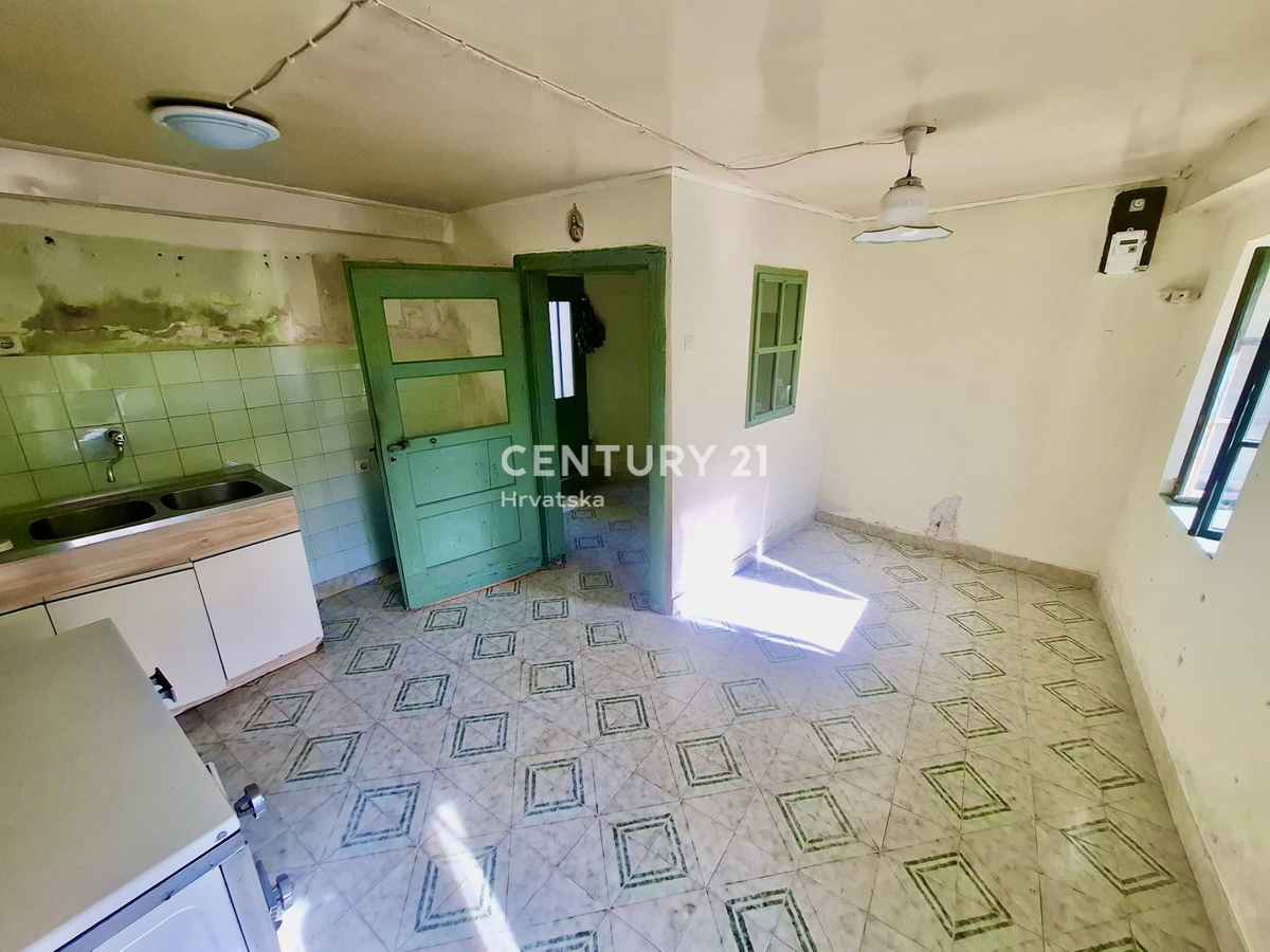 ĆIĆARIJA, BREST, CASA IN PIETRA ABITABILE CIRCONDATA DA NATURA INTACTA