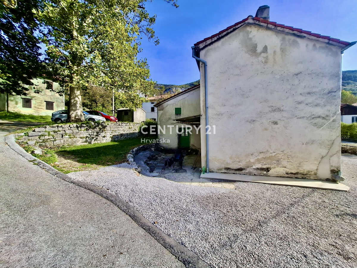ĆIĆARIJA, BREST, CASA IN PIETRA ABITABILE CIRCONDATA DA NATURA INTACTA