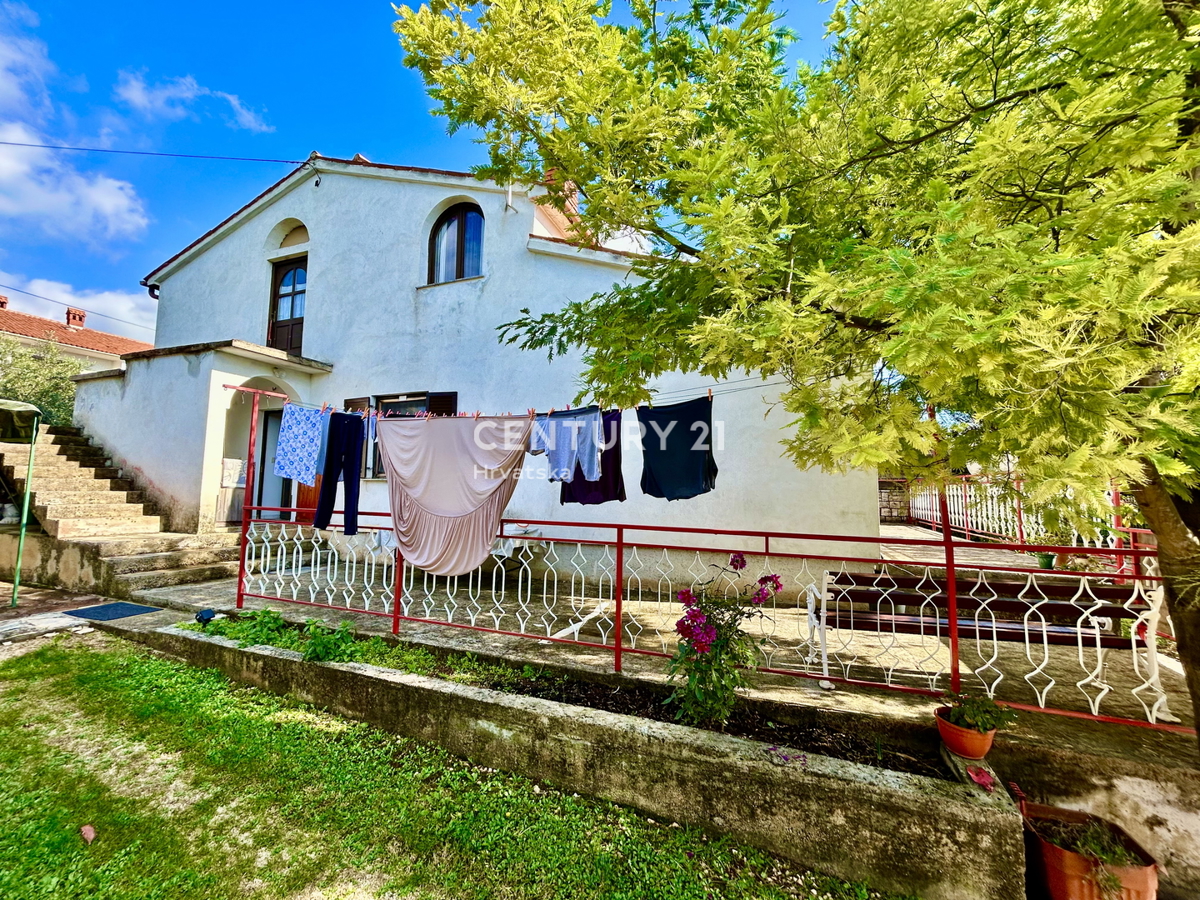 UMAG, DINTORNI, VILLA FAMILIARE CON MOLTO POTENZIALE