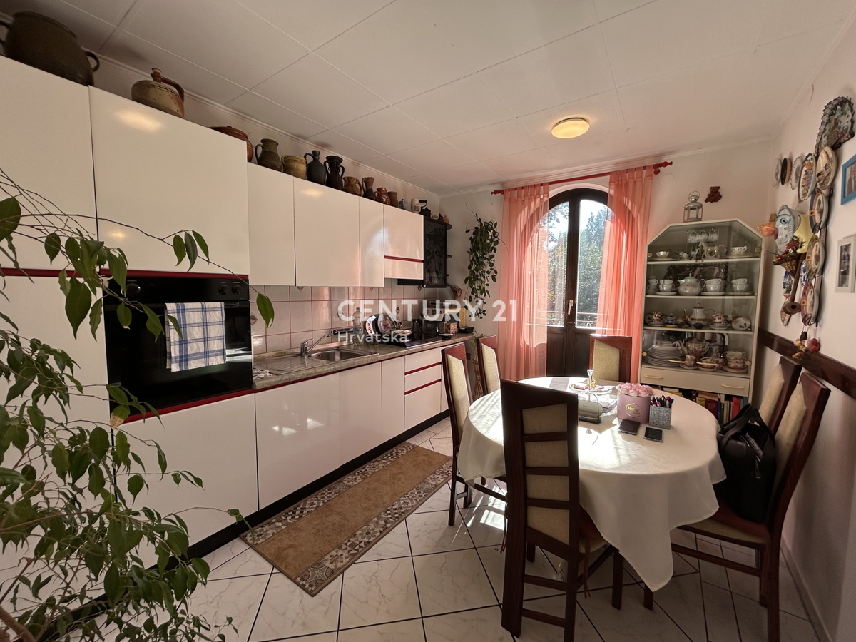UMAG, DINTORNI, VILLA FAMILIARE CON MOLTO POTENZIALE