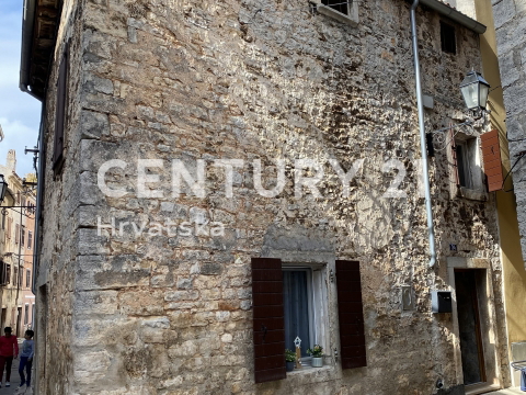 VODNJAN, CASA IN PIETRA DELL'ISTRIA NEL CENTRO