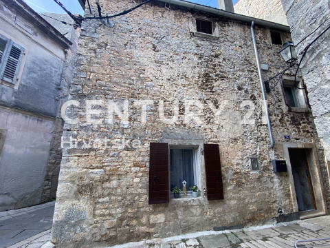 VODNJAN, CASA IN PIETRA DELL'ISTRIA NEL CENTRO