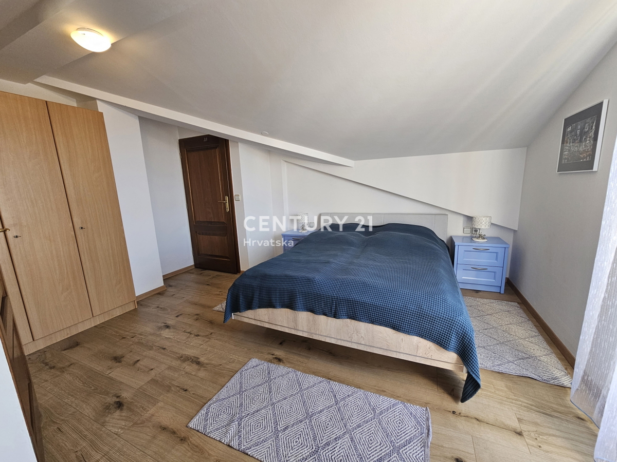 POREČ, APPARTAMENTO DUE LOCALI CON GARAGE, A 800 M DAL MARE, VISTA MARE