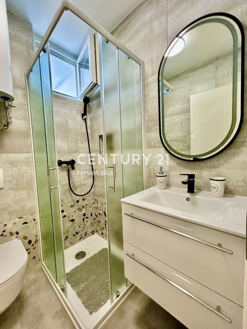 UMAG, CENTRO, MONOLOCALE RISTRUTTURATO E ARREDATO CON VISTA MARE