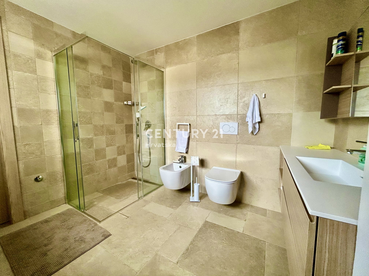 UMAG, DINTORNI, FANTASTICA CASA CON VISTA MARE, OCCASIONE!!