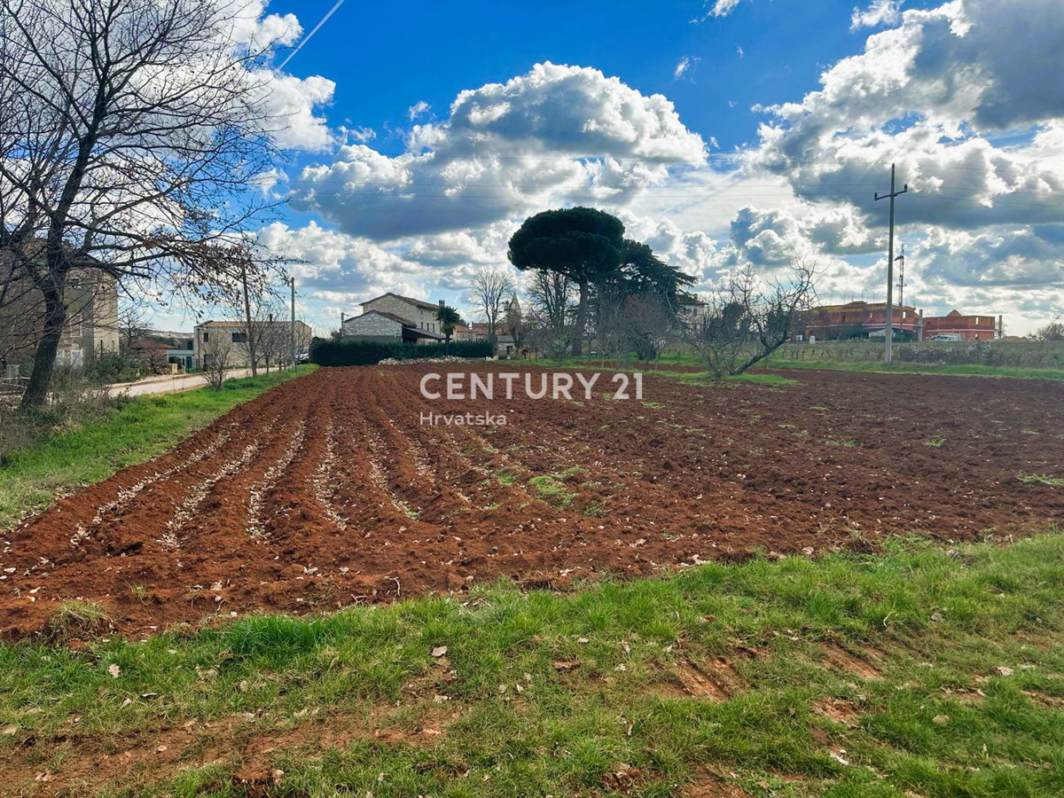 KAŠTELIR, TERRENO EDIFICABILE IN VENDITA