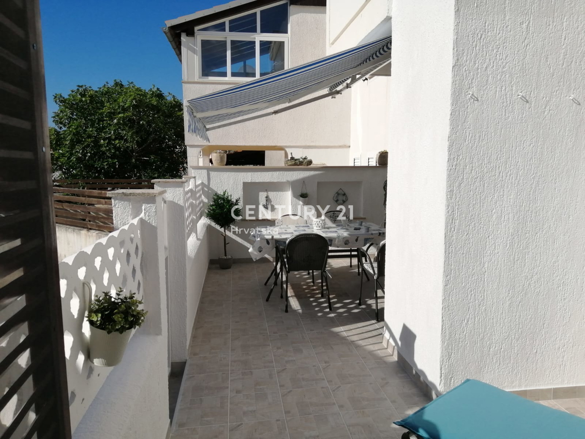 BARBARIGA, VENDESI APPARTAMENTO AL PIANO TERRA CON TERRAZZA, A 500 M DAL MARE