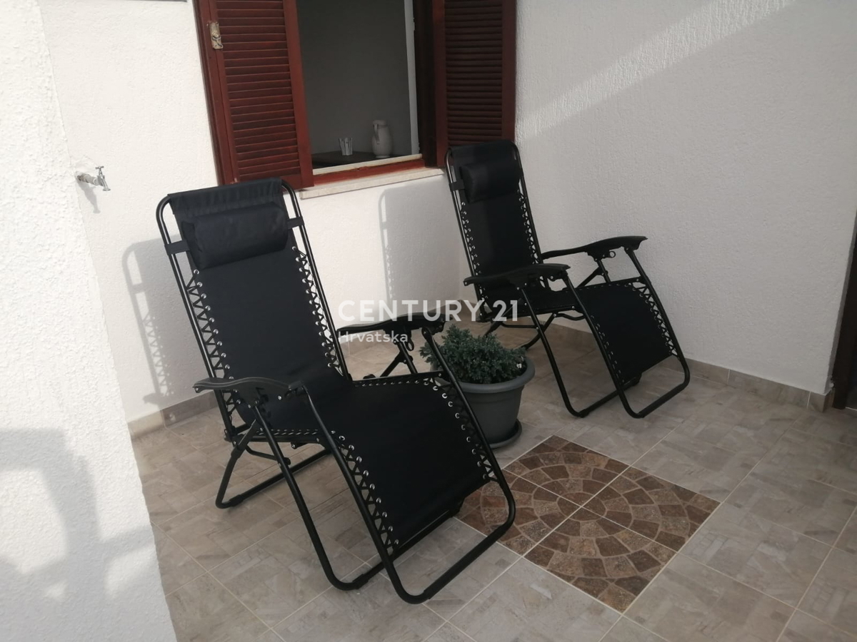 BARBARIGA, VENDESI APPARTAMENTO AL PIANO TERRA CON TERRAZZA, A 500 M DAL MARE