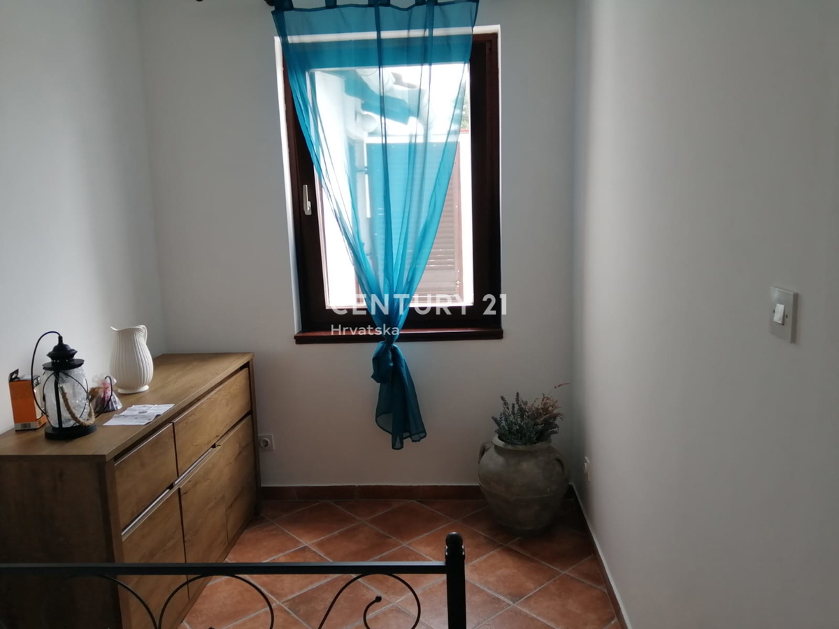 BARBARIGA, VENDESI APPARTAMENTO AL PIANO TERRA CON TERRAZZA, A 500 M DAL MARE