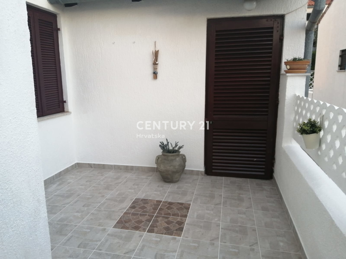 BARBARIGA, VENDESI APPARTAMENTO AL PIANO TERRA CON TERRAZZA, A 500 M DAL MARE