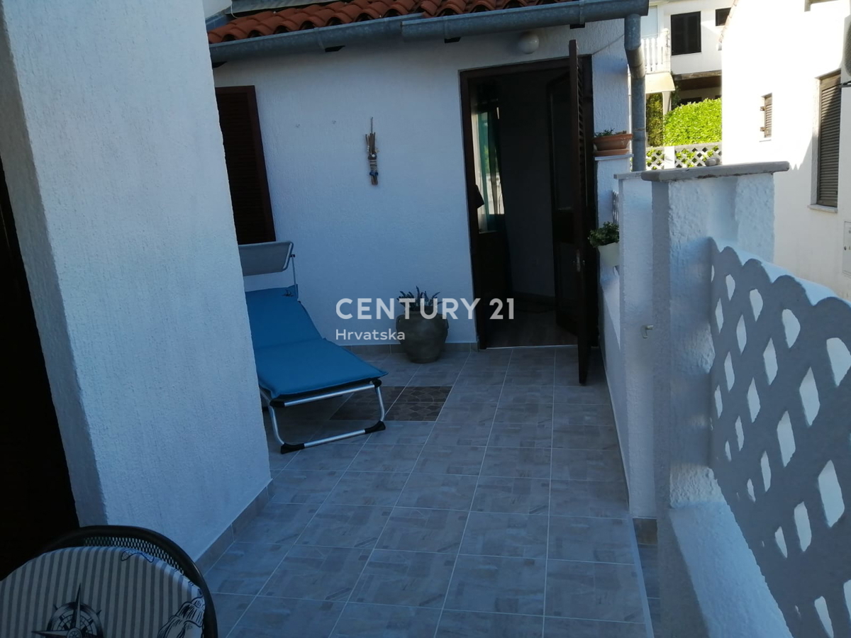 BARBARIGA, VENDESI APPARTAMENTO AL PIANO TERRA CON TERRAZZA, A 500 M DAL MARE