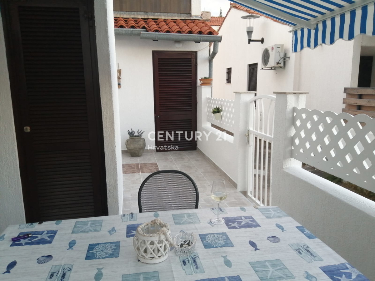 BARBARIGA, VENDESI APPARTAMENTO AL PIANO TERRA CON TERRAZZA, A 500 M DAL MARE