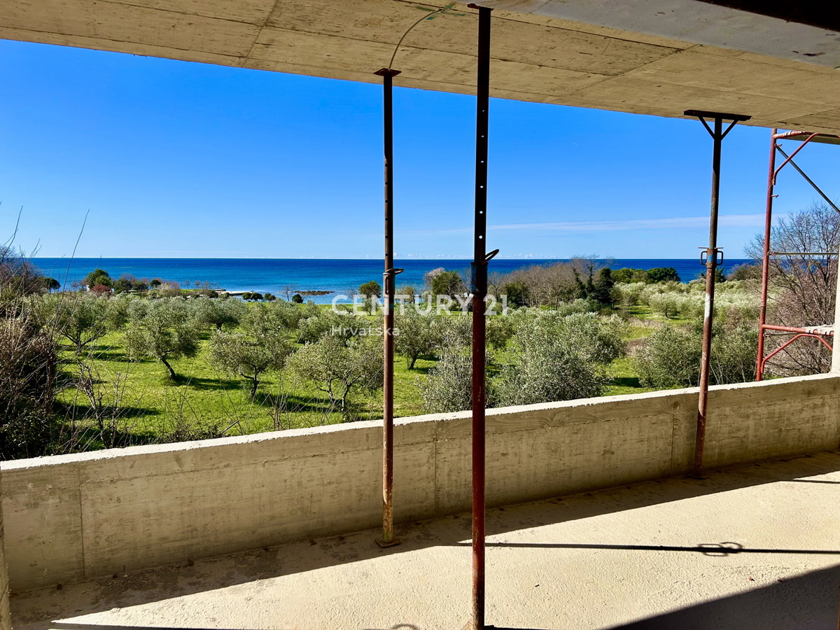 UMAG, DUPLEX CON VISTA PANORAMICA SUL MARE E SULLE DOLOMITI