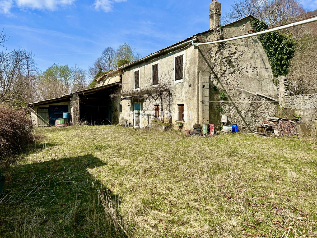 DANE, ĆIĆARIJA, CASA INDIPENDENTE IN PIETRA CON AMPIO CORTILE