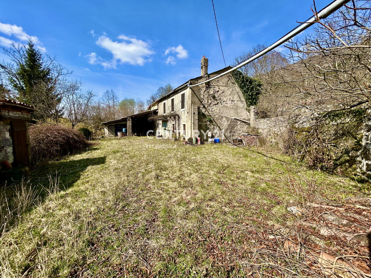 DANE, ĆIĆARIJA, CASA INDIPENDENTE IN PIETRA CON AMPIO CORTILE