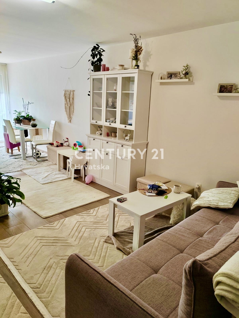 POREČ, ČERVAR PORAT, APPARTAMENTO RISTRUTTURATO IN OTTIMA POSIZIONE