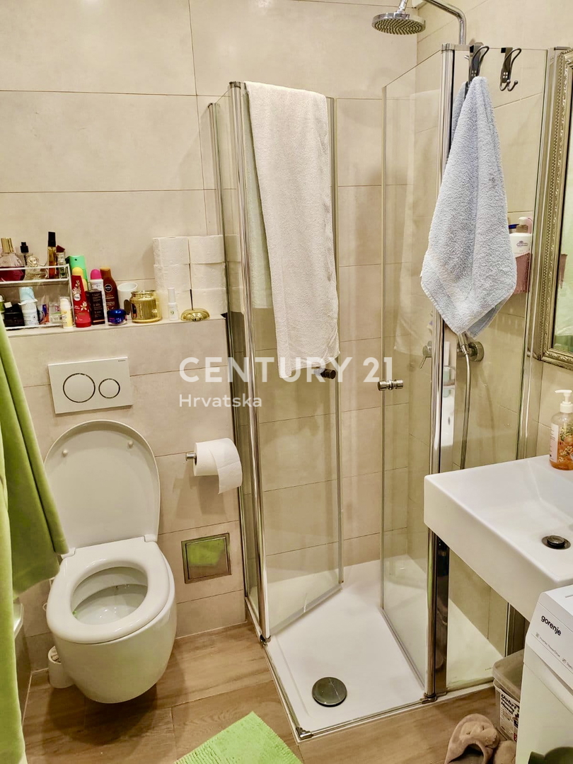 POREČ, ČERVAR PORAT, APPARTAMENTO RISTRUTTURATO IN OTTIMA POSIZIONE