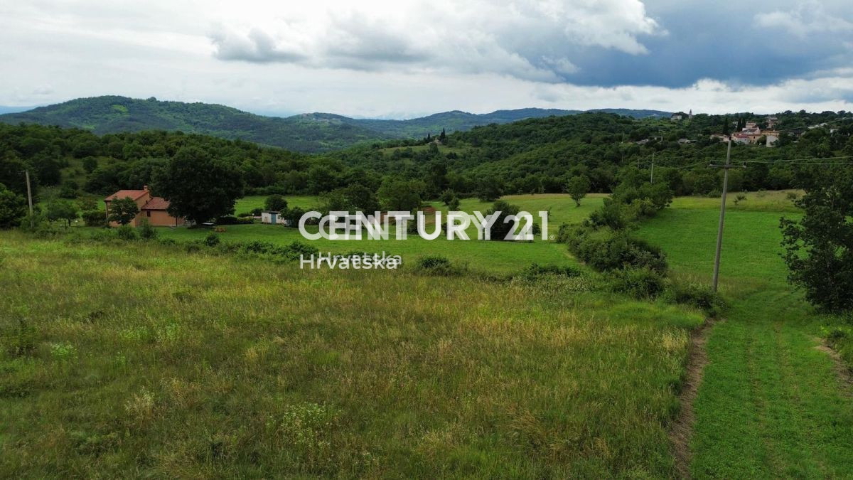 VIŠNJAN, PERIFERIA, TERRENO EDIFICABILE CON VISTA ATTRATTIVA E PERMESSO DI COSTRUIRE