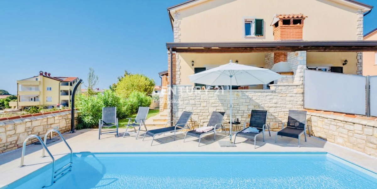 UMAG, DINTORNI, VILLA BIFAMILIARE A SOLI 150 METRI DALLA SPIAGGIA E DAL MARE