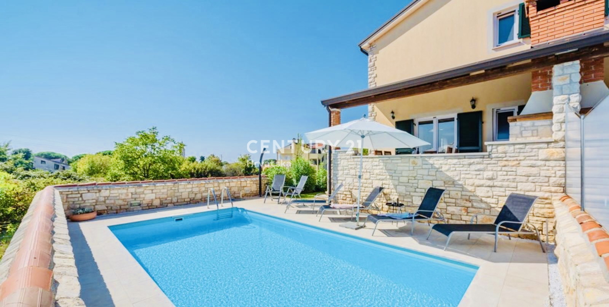 UMAG, DINTORNI, VILLA BIFAMILIARE A SOLI 150 METRI DALLA SPIAGGIA E DAL MARE