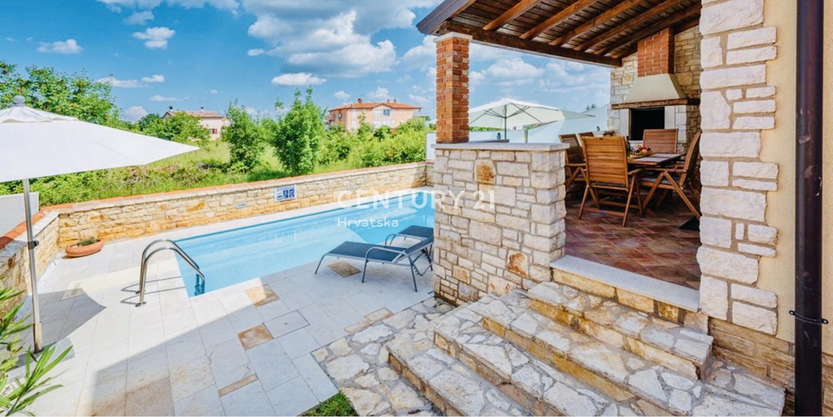 UMAG, DINTORNI, VILLA BIFAMILIARE A SOLI 150 METRI DALLA SPIAGGIA E DAL MARE