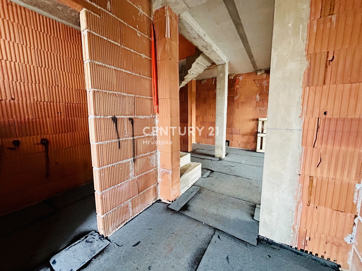 UMAG, DINTORNI, DUPLEX IN NUOVA COSTRUZIONE A SOLO 2 KM DAL MARE