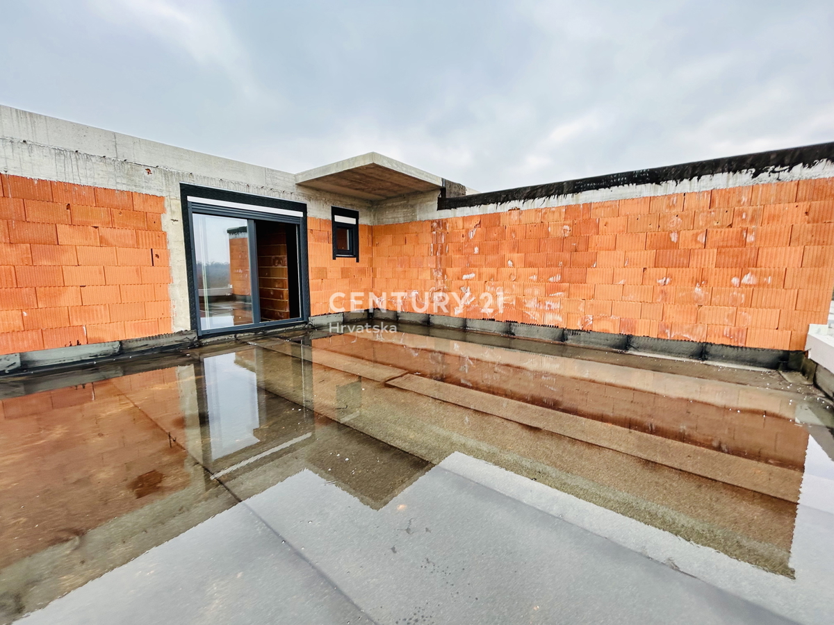 UMAG, DINTORNI, DUPLEX IN NUOVA COSTRUZIONE A SOLO 2 KM DAL MARE