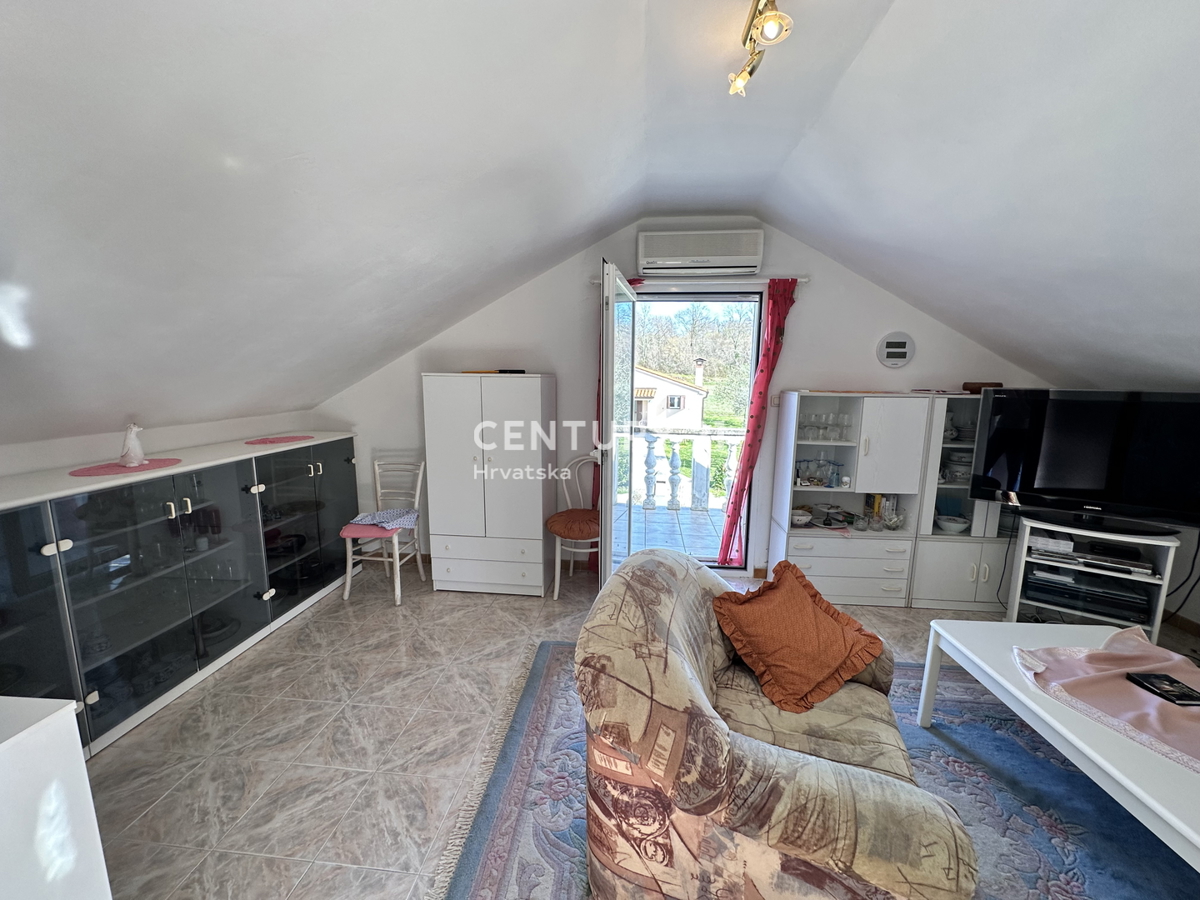 LABIN, CASA CON 5 APPARTAMENTI E AMPIO GIARDINO