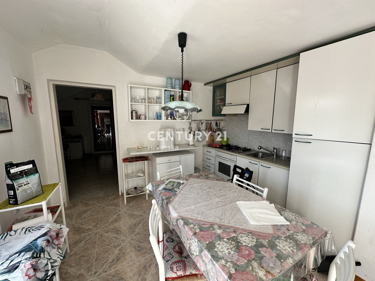 LABIN, CASA CON 5 APPARTAMENTI E AMPIO GIARDINO