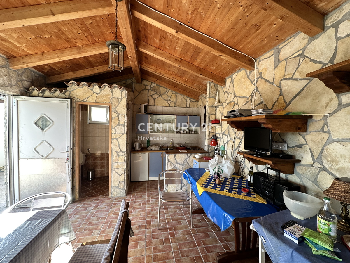 LABIN, CASA CON 5 APPARTAMENTI E AMPIO GIARDINO