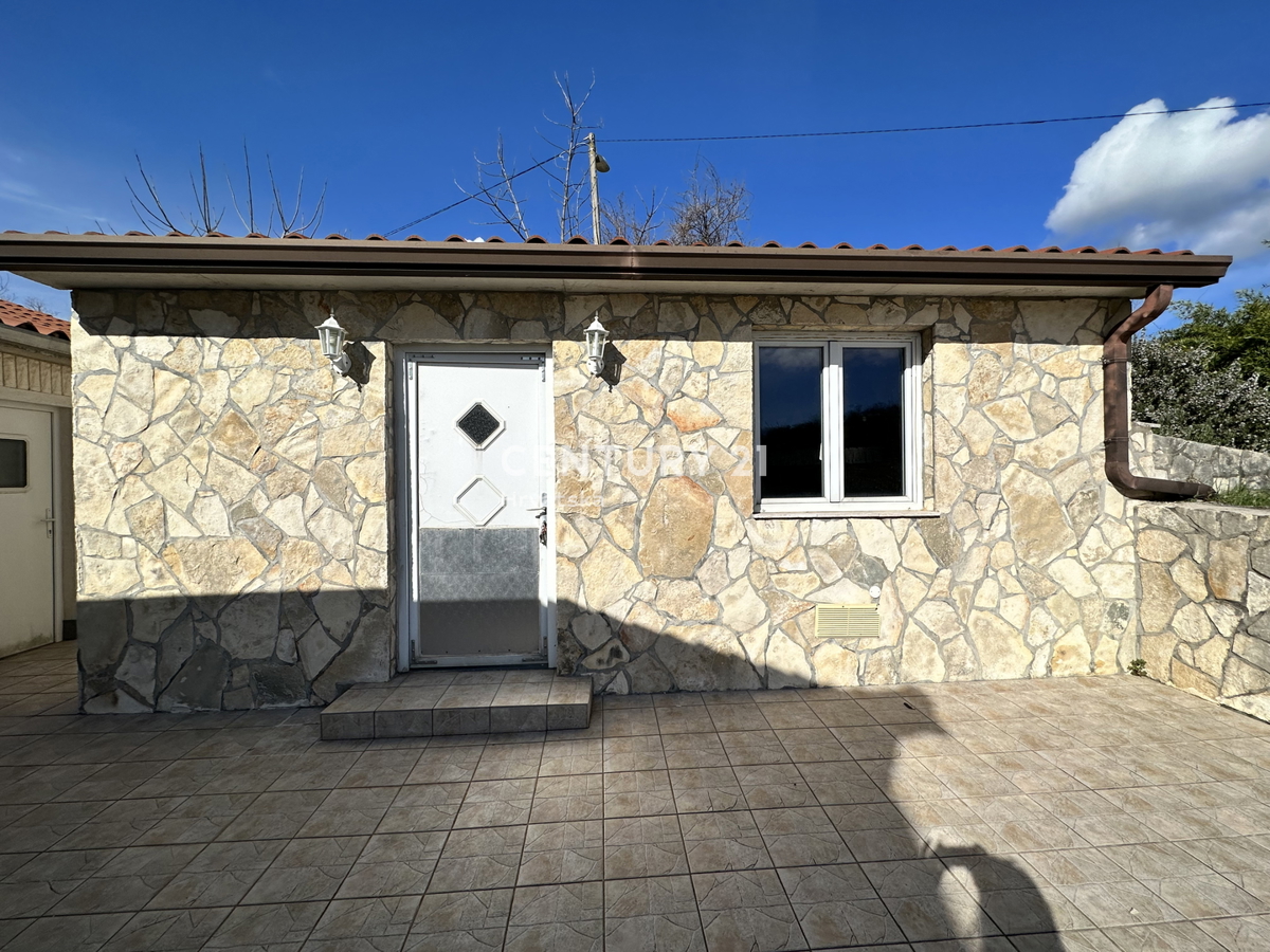 LABIN, CASA CON 5 APPARTAMENTI E AMPIO GIARDINO