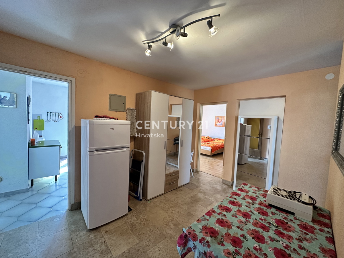 LABIN, CASA CON 5 APPARTAMENTI E AMPIO GIARDINO