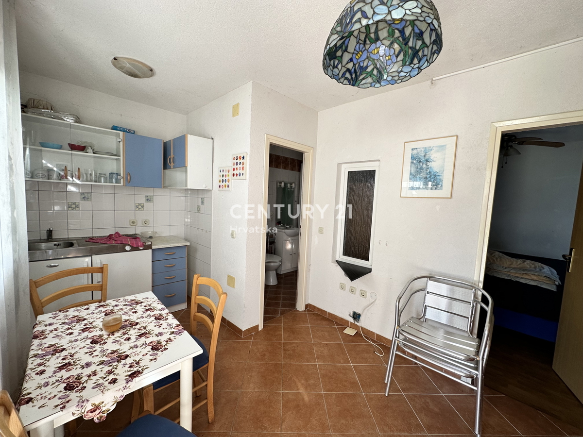 LABIN, CASA CON 5 APPARTAMENTI E AMPIO GIARDINO