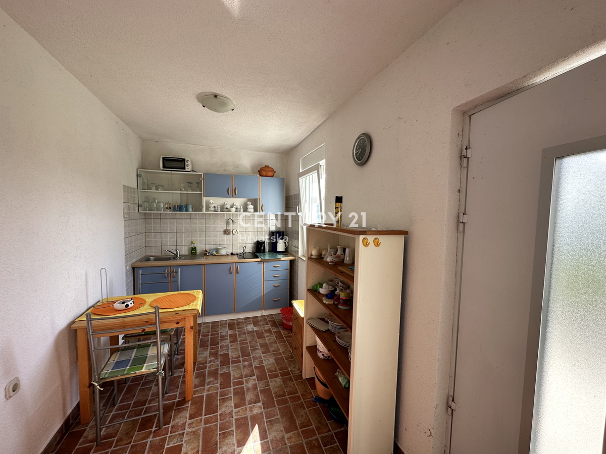 LABIN, CASA CON 5 APPARTAMENTI E AMPIO GIARDINO