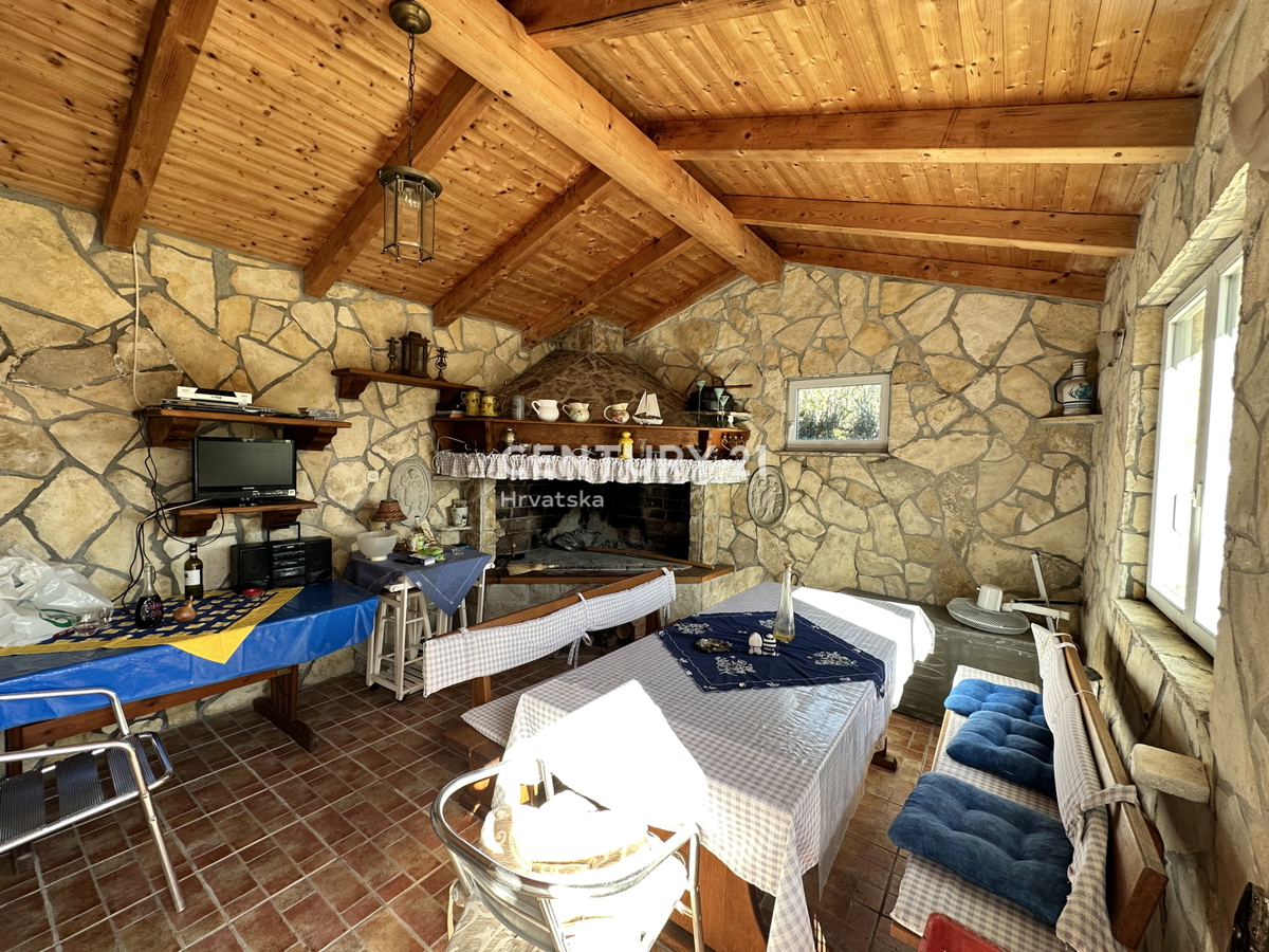 LABIN, CASA CON 5 APPARTAMENTI E AMPIO GIARDINO