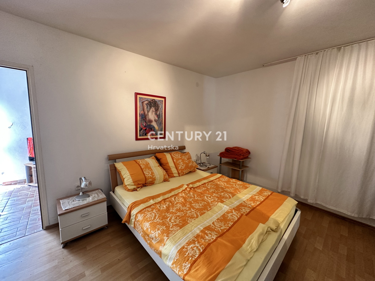 LABIN, CASA CON 5 APPARTAMENTI E AMPIO GIARDINO