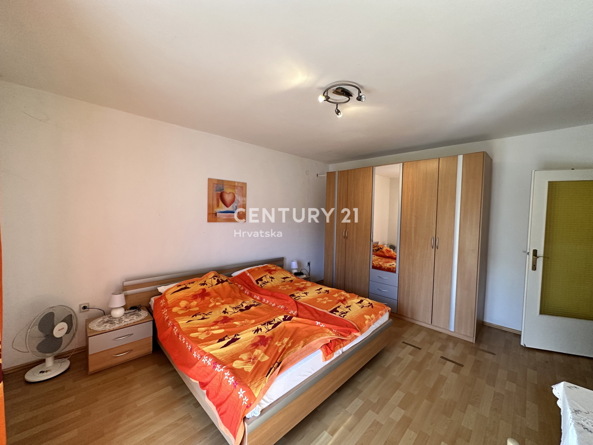 LABIN, CASA CON 5 APPARTAMENTI E AMPIO GIARDINO