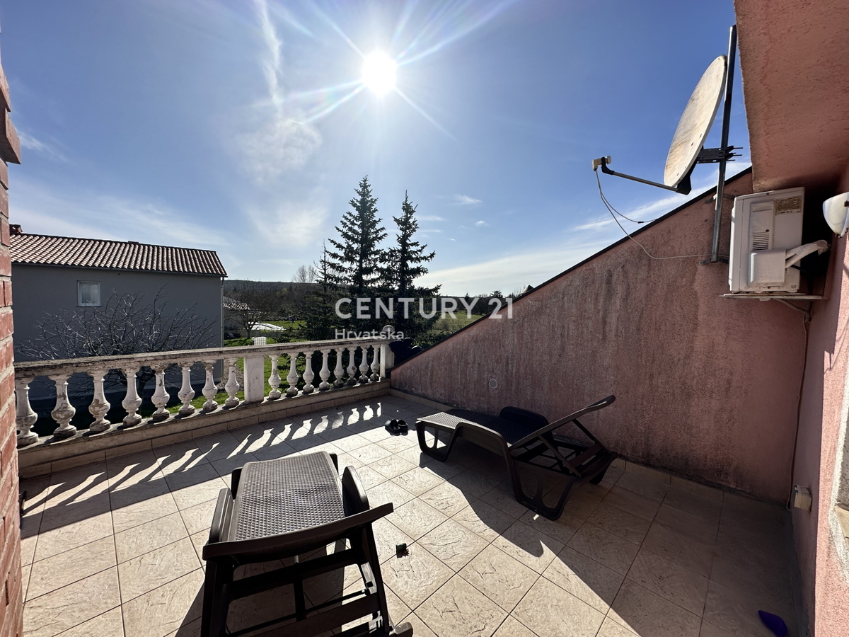 LABIN, CASA CON 5 APPARTAMENTI E AMPIO GIARDINO