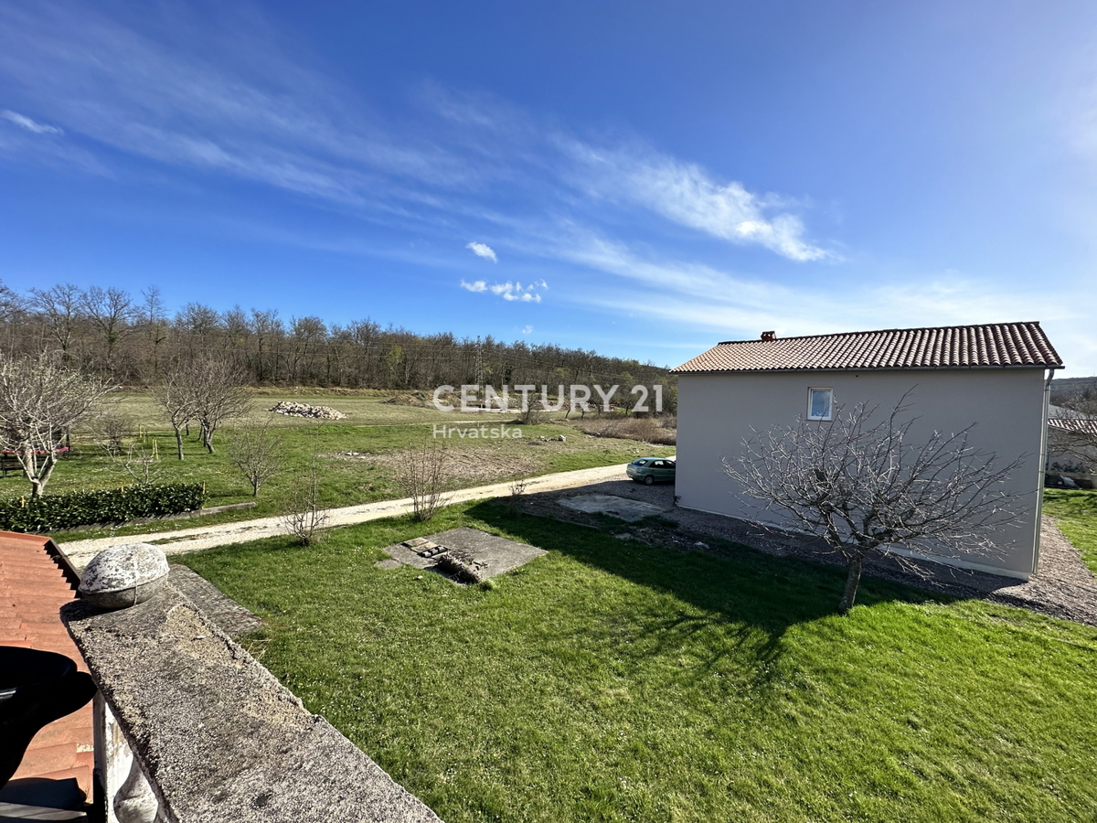 LABIN, CASA CON 5 APPARTAMENTI E AMPIO GIARDINO