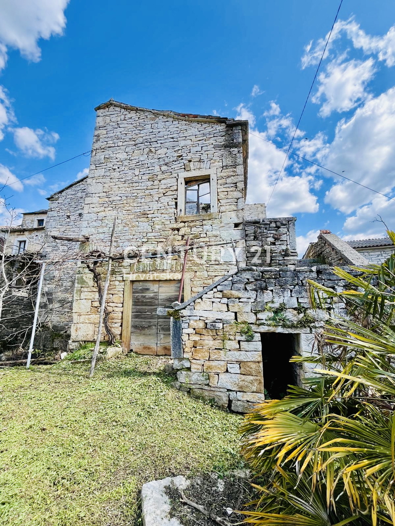 OPRTALJ, AUTOCTONE ISTRIAN HOUSES FOR RESTORATION