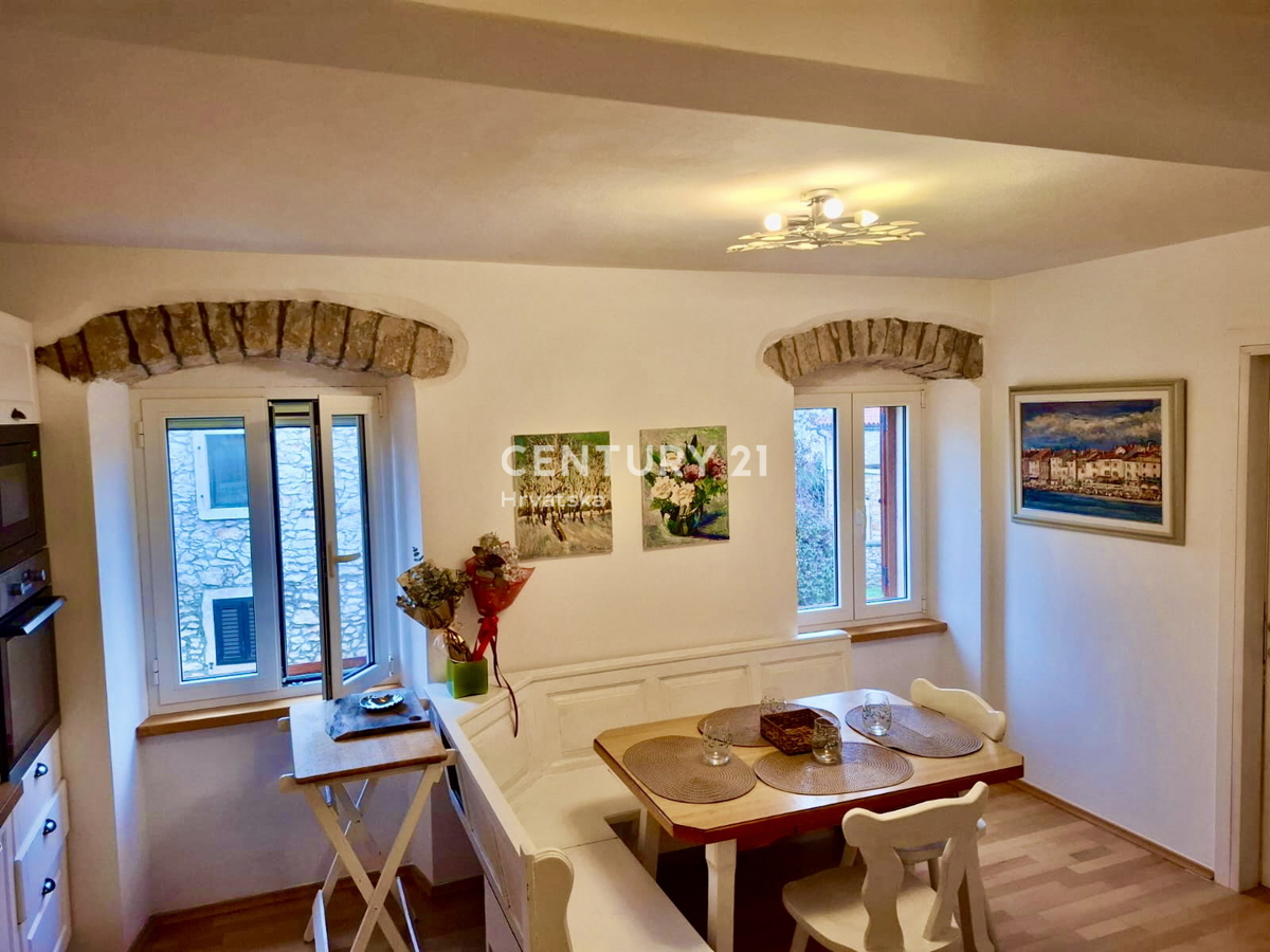 BRTONIGLA, ZONA RESIDENZIALE, APPARTAMENTO DUE LOCALI A SOLI 5 KM DAL MARE